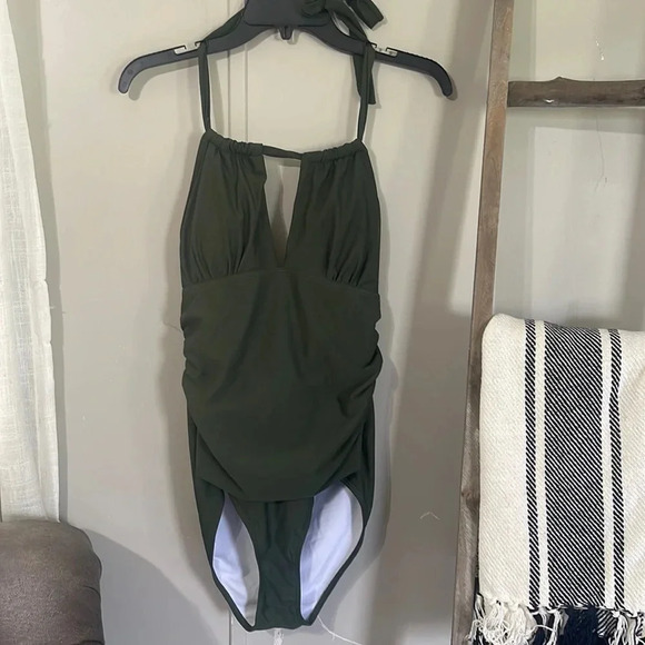 CUPSHE KEYHOLE Halter Top Olive Green One Piece Swimsuit - Picture 2 of 6